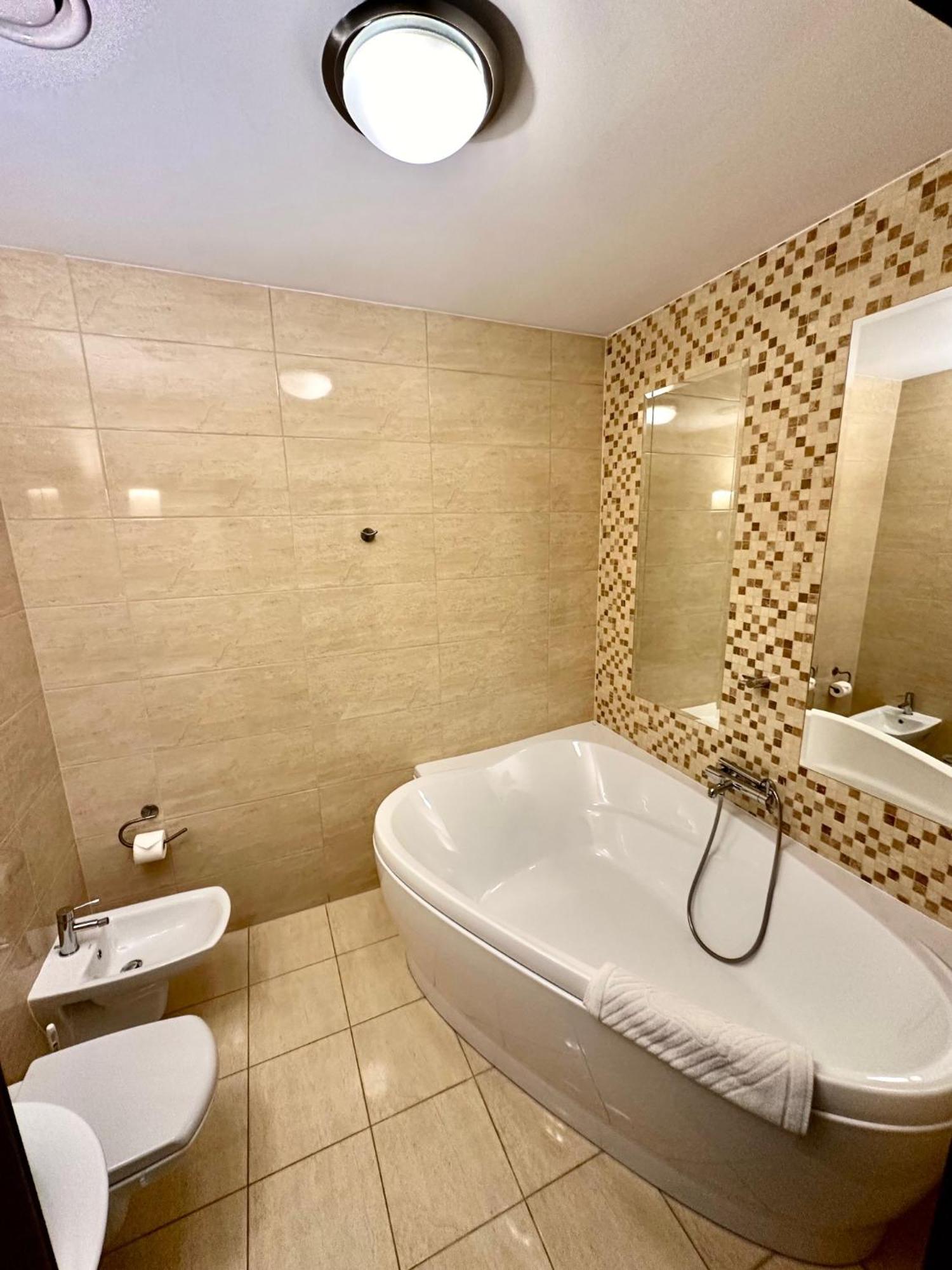 Hotel Pod Debami Острув-Велькопольски Экстерьер фото