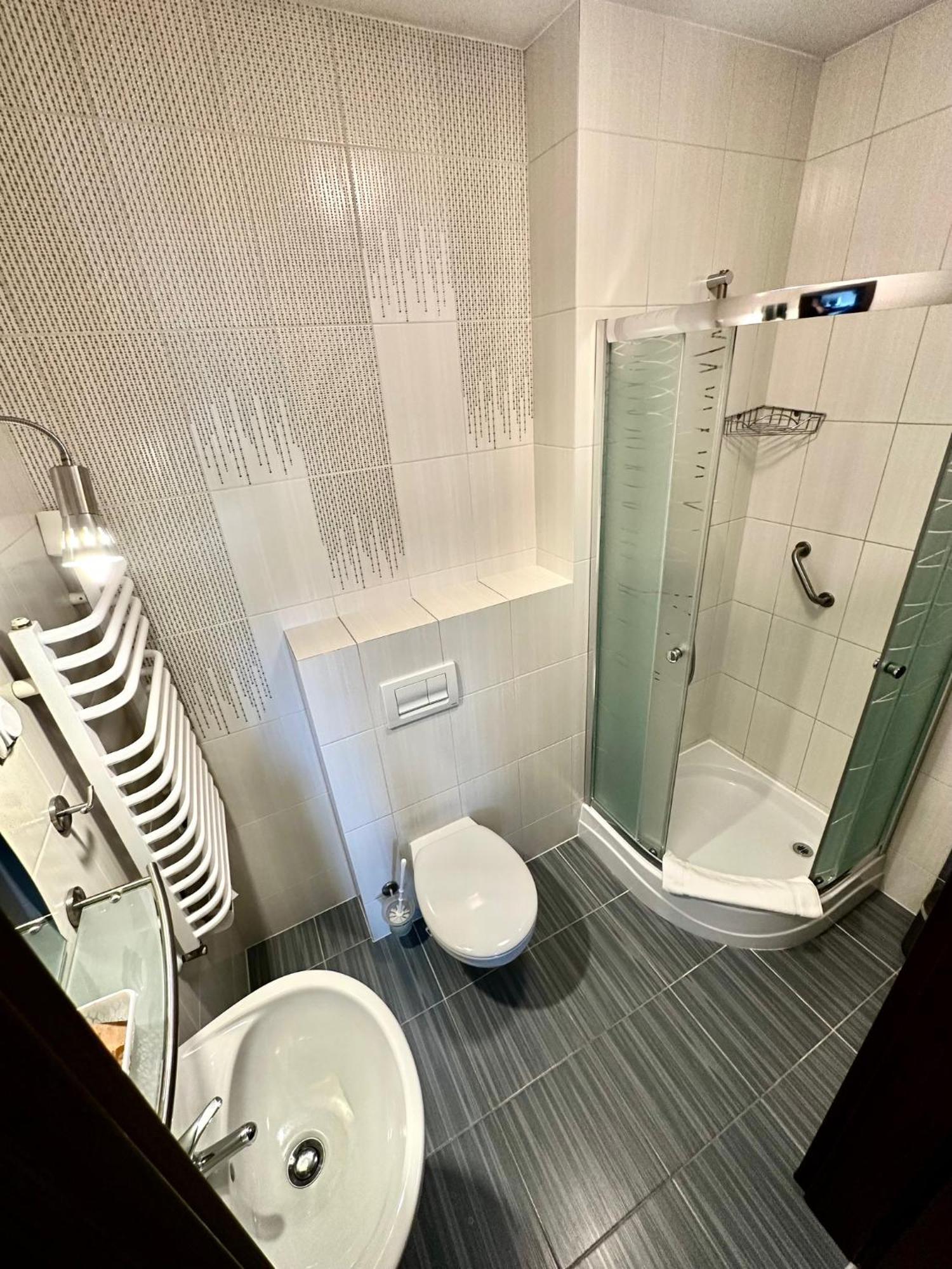 Hotel Pod Debami Острув-Велькопольски Экстерьер фото